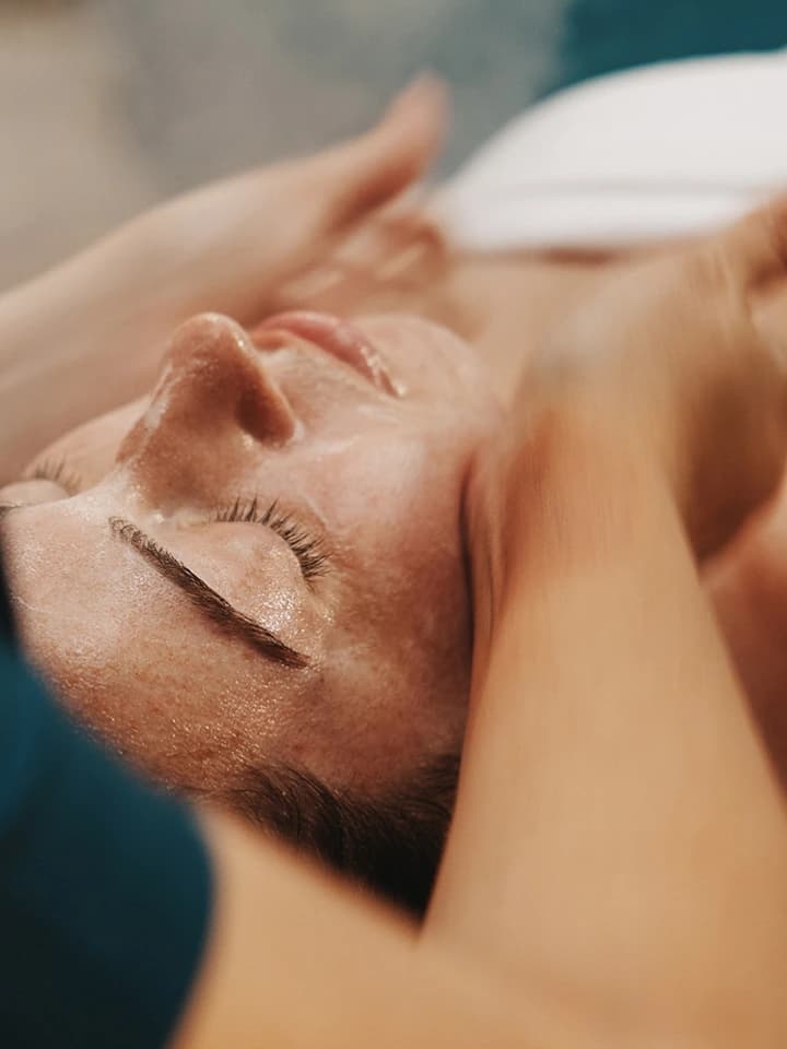 Location intro offers facial