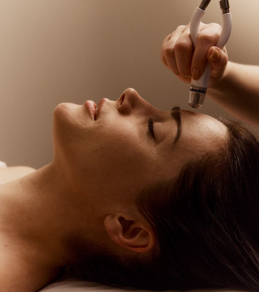 Service-Facials-DiamondGlow Facial-Mobile